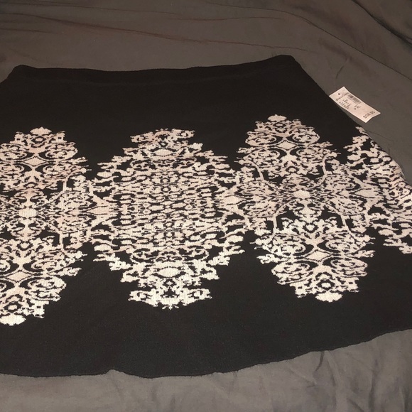 Roz & Ali Damask A-line Skirt - Picture 2 of 7